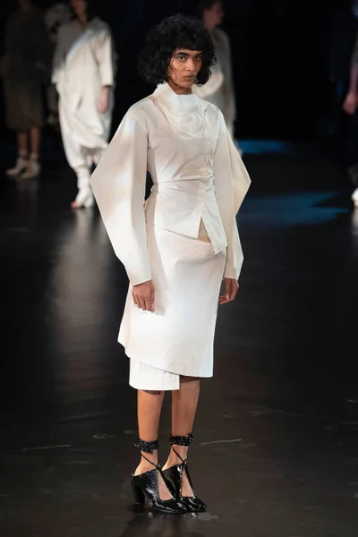 Look 10